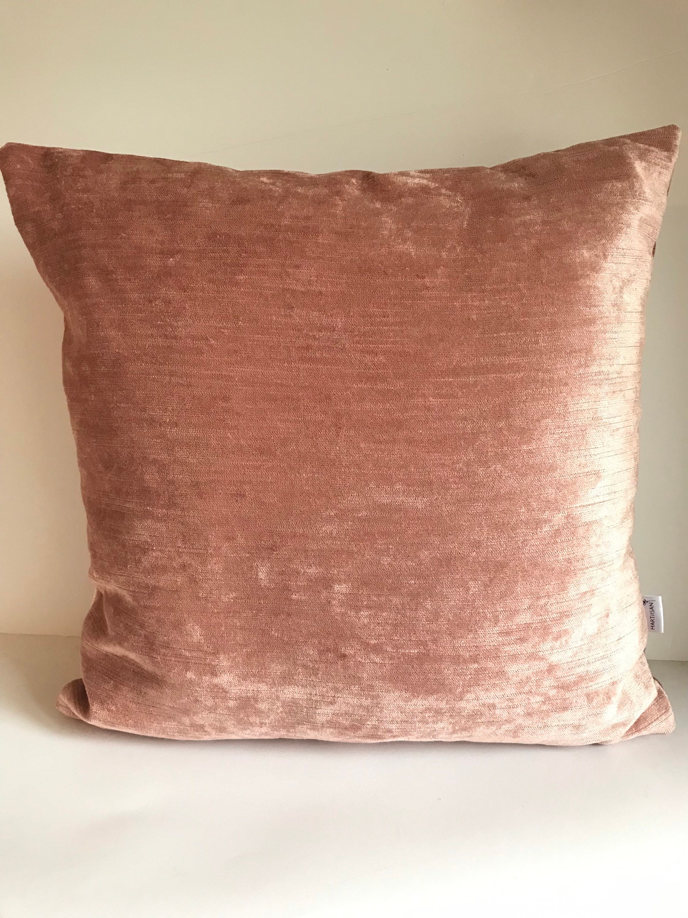 Crushed Velvet Cushion Cover in Dusky Pink // Cover Housse de Coussin