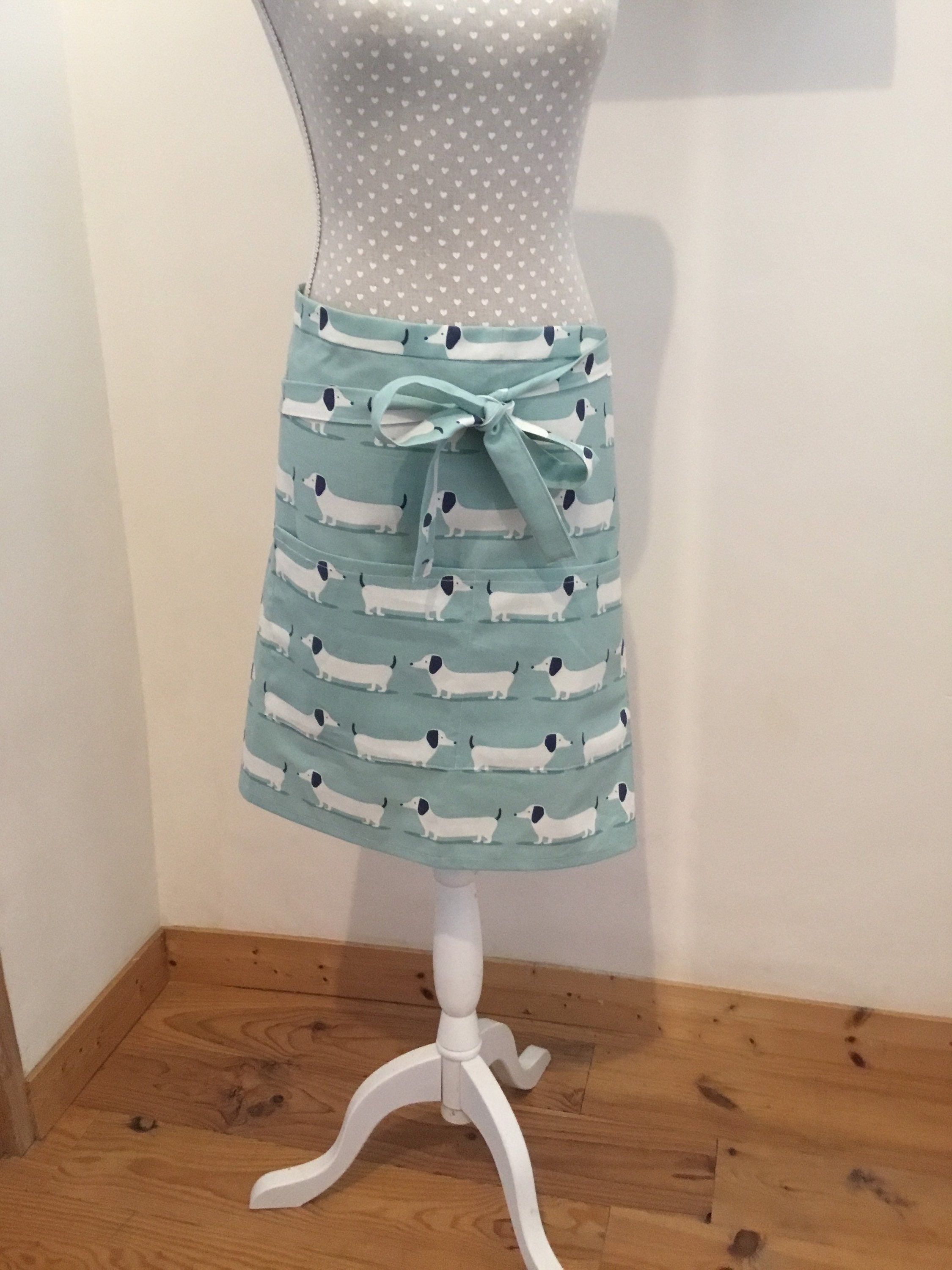 Handmade Dachsund Half Apron // Tablier de Teckel Teckel