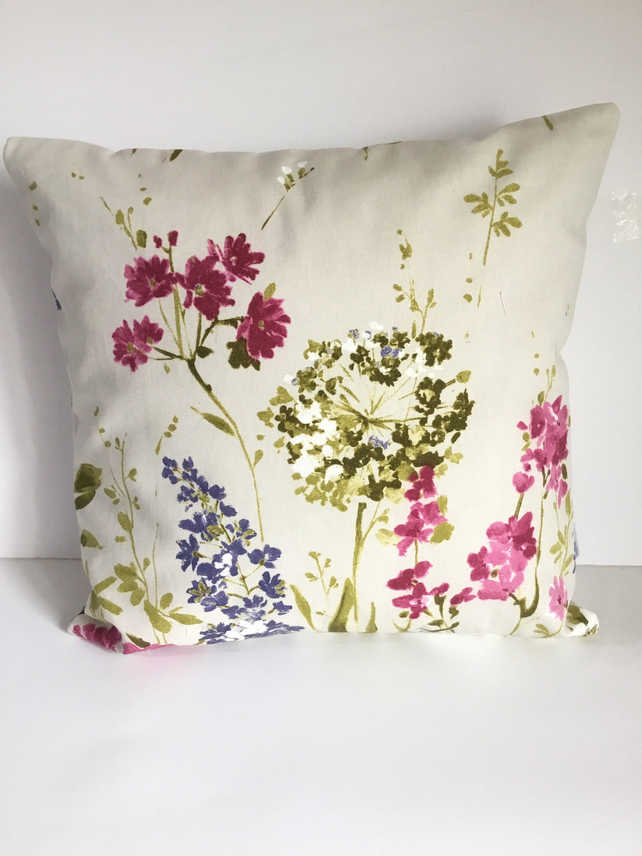 Pretty Floral Cushion Cover // Housse de Coussin Spring Fabric