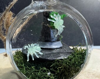 Spider Witch Hat Glass Terrarium Ornament - Winches Hat - Hanging Terrarium - Halloween Ornament