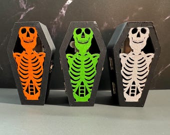 Beleuchteter Skelett Sarg: Halloween Dekor