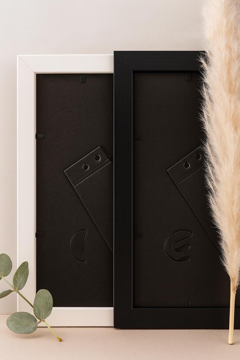 Eleganter schwarzer Bilderrahmen – edle Präsentation für personalisierte Hochzeitsgeschenke im Premium-Stil.
