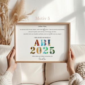 Handgefertigtes Abitur-Geschenk mit individueller Widmung.
Geldgeschenk zur bestandenen Prüfung – Bilderrahmen mit Namen & Datum.