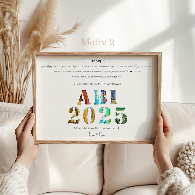 Abitur-Geschenk für Absolventen – individuell gestalteter Bilderrahmen.
Erinnerungsgeschenk zum Abitur mit Namen, Widmung & Wunschtext.