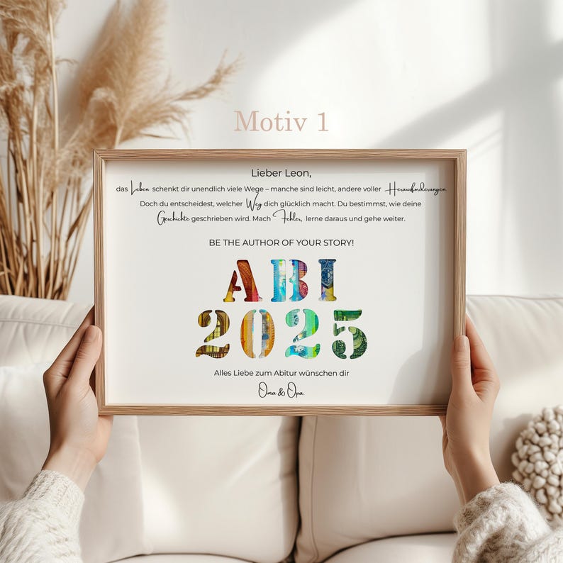 Personalisiertes Abitur-Geschenk im Bilderrahmen mit Namen & Datum.
Geldgeschenk zum Abitur – kreatives Geschenk mit personalisiertem Rahmen.