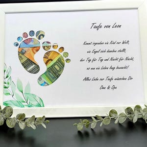 Personalisiertes Taufbild mit Fußabdrücken und liebevollem Spruch zur Erinnerung