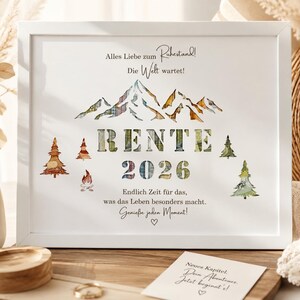 May include: A white framed print featuring a mountain range graphic with plaid patterns, the text RENTE 2026, and German phrases including Alles Liebe zum Ruhestand, Die Welt wartet, Endlich Zeit f&uuml;r das, was das Leben besonders macht, and Genie&szlig;e jeden Moment.