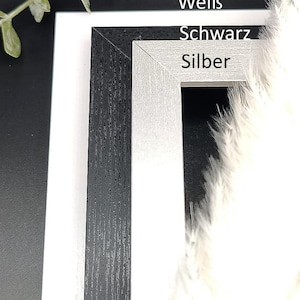 Personalisiertes Hochzeitsgeschenk im hochwertigen DIN A4 Bilderrahmen mit Plexiglas – kreatives Geldgeschenk zur Hochzeit mit Namen des Brautpaares, Hochzeitsdatum und Wunschtext. Perfekt als Erinnerungsgeschenk oder Dekoration für die Hochzeitsfeier. Individuell gestalteter Bilderrahmen als kreative Geschenkidee zur Hochzeit. Ideal für Brautpaar, Freunde oder Familie. DIY Geldgeschenk Hochzeit – personalisiert, einzigartig und handgefertigt.