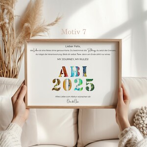 Bilderrahmen als Abitur-Geschenk mit individuellen Motiven.
Personalisierter Bilderrahmen für Abiturienten mit Namen & Spruch.