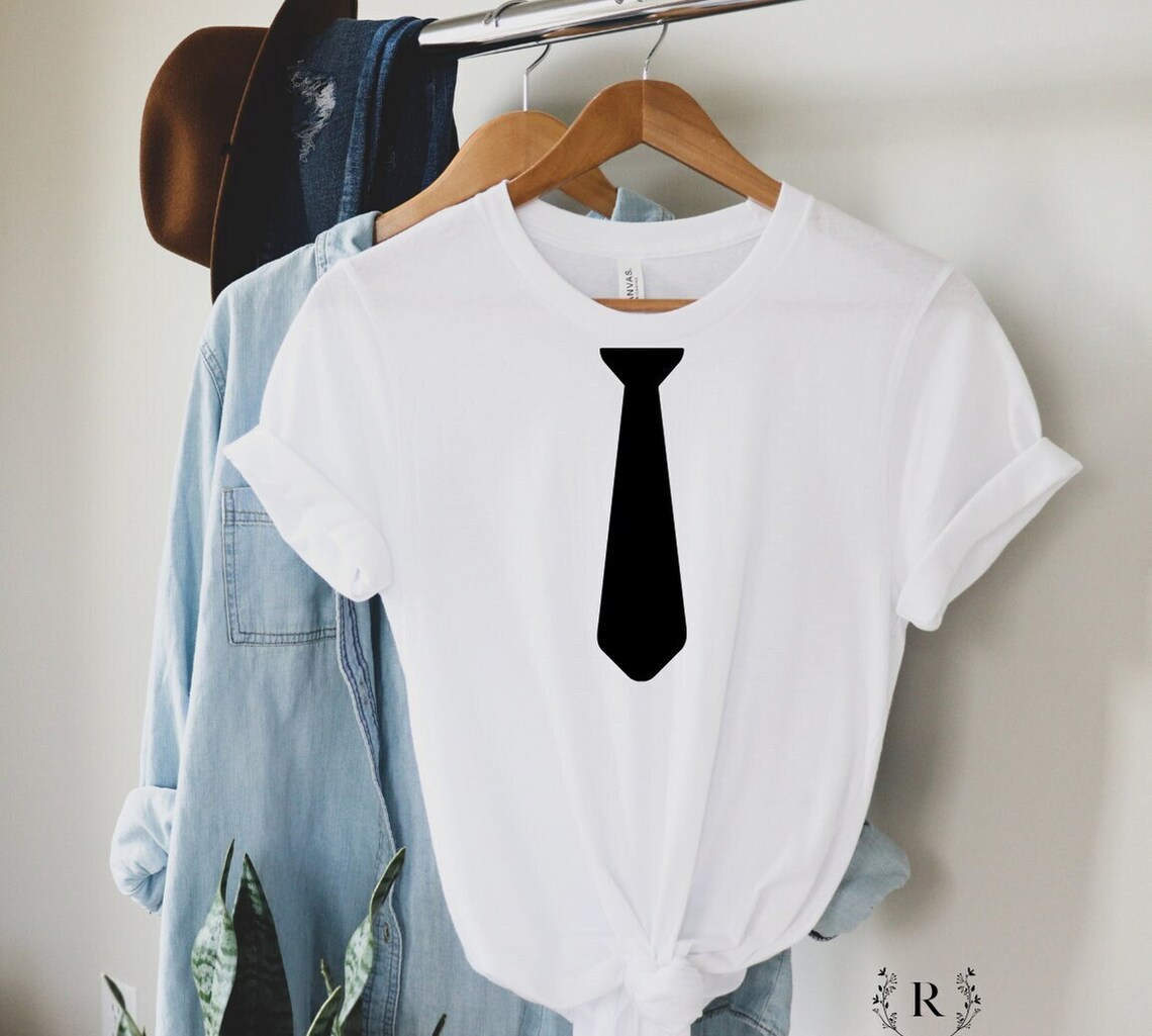 tee shirt with bow tie