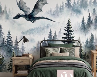 Könnte beinhalten: Ein Schlafzimmer mit einem Wald-Themen-Wandbild und einem fliegenden Drachen. Das Zimmer verfügt über ein Bett mit grüner Bettwäsche, einen Nachttisch aus Holz, einen Schreibtisch mit Laptop und einen schwarzen Bürostuhl. Die Ästhetik verbindet Fantasie und Natur.