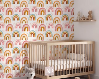 Könnte beinhalten: Ein Kinderzimmer mit einem hellen Holzbett und weißer Bettwäsche. Die Wand ist mit einem sich wiederholenden Muster aus Aquarell-Regenbögen in Rosa, Orange und Blau dekoriert. Ein Regal beherbergt ein Spielzeugkaninchen und einen Bären.