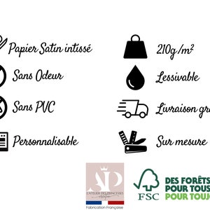 May include: Black and white icons with text describing the features of a non-woven satin paper. The text includes: "Papier Satin intiss&eacute;", "Sans Odeur", "Sans PVC", "Personnalisable", "210g/m&sup2;", "Lessivable", "Livraison gratuite", "Sur mesure". The image also includes the logos for "L'Atelier des Princesses" and "FSC - Des For&ecirc;ts pour tous, pour toujours".