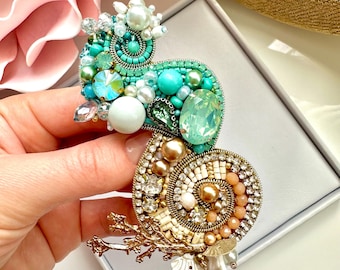 Handmade Beaded Wave Brooch: Ocean-Inspired Gold Turquoise Jewelry