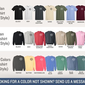 以下が含まれることがあります： さまざまな色のGildan Tシャツ、スウェットシャツ、Comfort Colorsスウェットシャツのディスプレイ。画像には、黒、アッシュ、ネイビーなど、さまざまなスタイルと色が示されています。画像には「表示されていない色をお探しですか？メッセージを送信してください！」と書かれています。