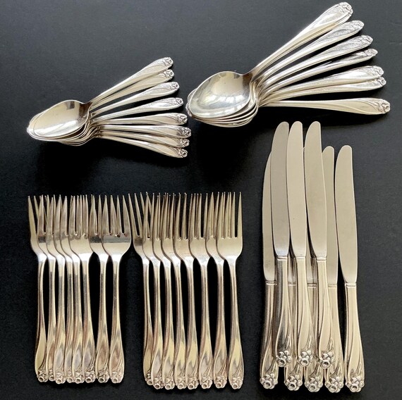 Vintage Rogers Bros Daffodil Silver Plated Flatware Set: Mid Century Modern