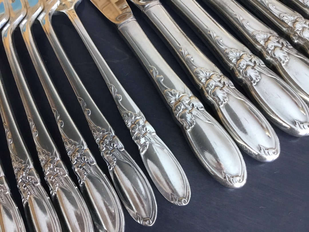 White Orchid Silverware Set for 4, Elegant Floral Flatware, Classic ...
