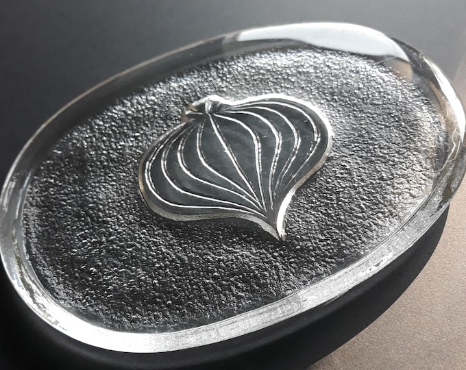 Scandinavian Textured Crystal Glass Cutting Board with Onion Pattern. Thick and Heavy Glass. Kitchen Accessory.