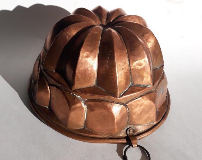 Large Scandinavian Copper baking Mould. Tin-lined Interior. Embossed decorative Details. Brass Loop for hanging. Farmhouse Kitchen Decor.