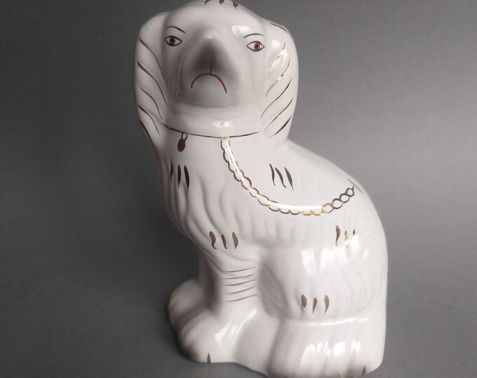Cute Vintage Ceramic Spaniel Dog Mantle Figurine from England 1960s. Wight Glaze with Gold and Black Accent Lines. Serious Dog Face.