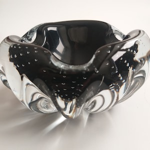 Black Transparent Sommerso Vintage Ashtray. Controlled Air Bubbles (Bullicante). Sweden 60s. Signed W. Johanson. Mid Century Modern Style.