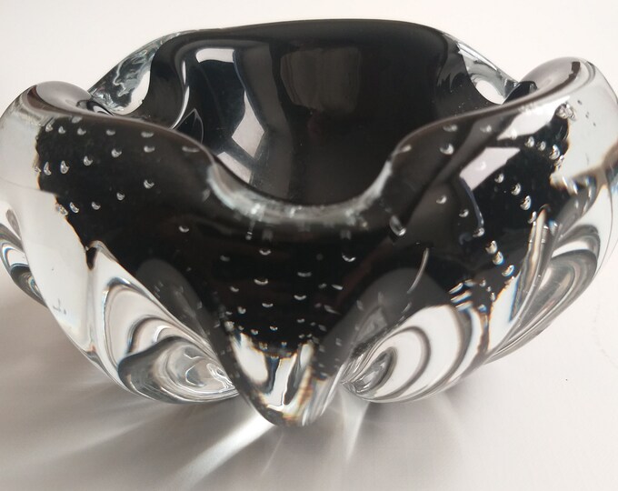 Black Transparent Sommerso Vintage Ashtray. Controlled Air Bubbles (Bullicante). Sweden 60s. Signed W. Johanson. Mid Century Modern Style.