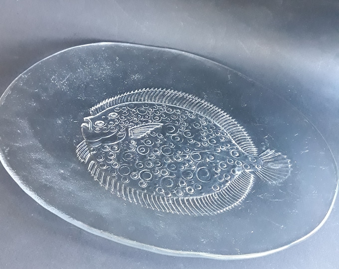 Kosta Boda Sweden Textured Crystal Glass Vintage Sea Food Serving Plate with Depicted Fish. Oval Irregular Form. Design Göran and Ann Warff.