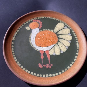 Vintage KMK Kupfermühle Germany Ceramic Wall Plate. Made in 70s. Orange Rooster on an Olive Green Background. Mid Century Home Decoration.