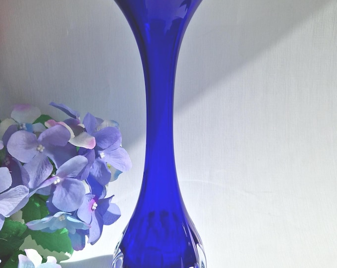 Vintage Aseda Sweden Crystal Art Glass Vase. Cobalt Blue and Clear Colour. Elegant Shape. Clear Ribbed Base. Handblown. Swedish Home Decor.