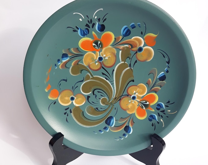 Norwegian Folk Art Hand Painted Rosemaling Wooden Plate 21. 6 cm (8.5 "). Collectible. Hand Made in Norway. Scandinavia Display Plate.