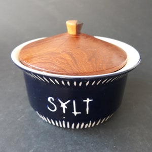 Jie Sweden Glossy Blue Glazed Jam Pot Jar in Pattern &quot;Risto&quot;. Design by  Ella Bergstrand, Anne Nomtack. Signed and Stamped. Vintage Pottery