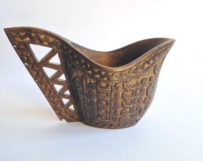 Beautifully Carved Vintage Wood Wedding Cup. Intricate Carved Details. Wedding Favours. Folk Art. Home Decoration from 60s. Nice Patina.