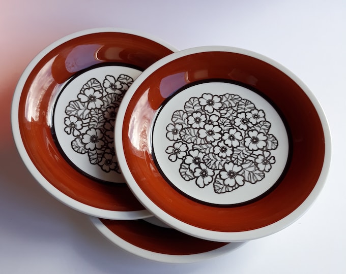 Set of 3 Agneta Gefle Plates. Swedish Tableware from 70s. Scandinavian Design by Helmer Lindström. Vintage Plates - Brown Rim and Flowers.
