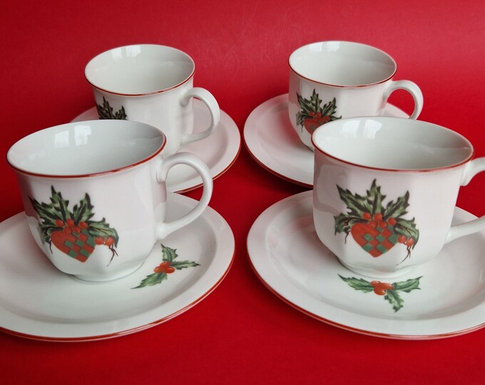 Set of 4 Vibeke Design Norway White Faience Espresso Coffee Cups and Saucers with Christmas Red Green Colour Decoration on Side. Holiday Set