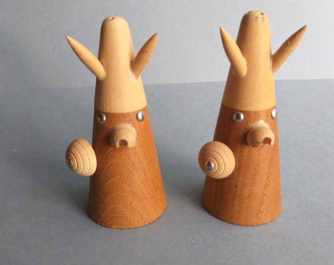 Retro Scandinavian Wooden Viking Salt and Paper Shakers. Mid Century Modern Style. Hand Made. Cork plugs. Used. Very Good Vintage Condition.