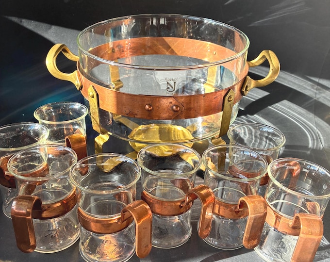 Vintage MCM Swedish glogg (mulled wine) or Punch Set designed by Rolf Sinnemark for renowned Swedish manifacturer Nils Johan. Pyrex glass.