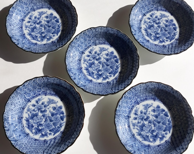 Set of 5 Japanese Sushi Plates made in Shikimiko Chikusai Kiln. Floral Design in Blue Colour. Scalloped Rim. Marked.