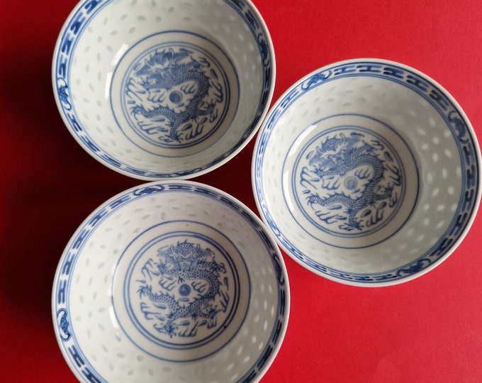 Set of 3 Dragon Jingdezhen Vintage Bowls. Chinese Rice Eyes Dragon Pattern Blue & White Plate. Hand Made Rice Grain Dragon Pattern Bowls.