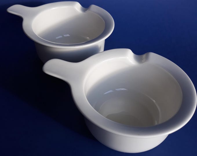 One Arabia Arctica Finland White Ceramic Gravy Boat, Sauce Boat. Nordic Design by Inkeri Leivo. MCM Scandinavian Style Kitchenware.