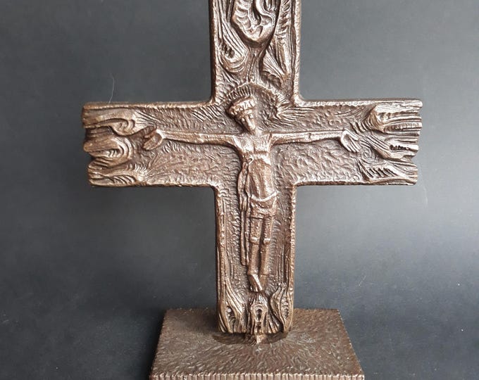 Joseph Krautwald (1914-2003) Sculptor Artist Modernist from Germany. Religious Cast Bronze Standing Crucifix of Jesus. Rare MCM Style Cross