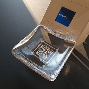 Mittwochsschale Kosta Boda Schweden. Sieben Fußteller von Bertil Vallen. Eisschale, Ring oder Visitenkartenhalter, Aschenbecher, Sushi Tablett.