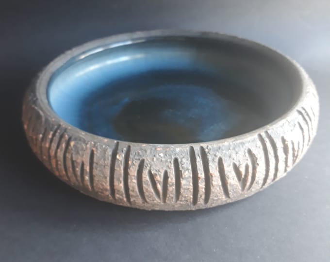 Tilgmans Keramik Sweden. Low Ceramic Bowl with in Blue Tones Glazed Inside. Marked. Swedish Vintage Hand Thrown Art Pottery from 60s.