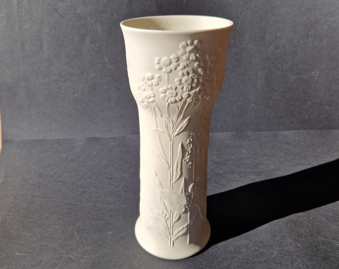 Arabia Finland. Fine vase Suvi (Summer), designed by Gunvor Olin Gronqvist. Beautiful white bisque vase. Flower relief motif. Marked.