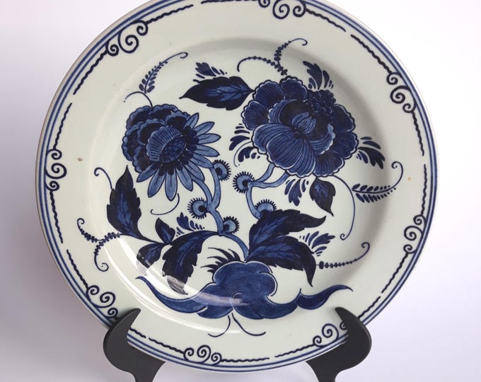 Delft Blue Dutch Delftware Decorative Plate 1983. Zenith Pottery in Gouda. Hand painted Vase with Flowers. Marked. Wall Plate. Home Decor.