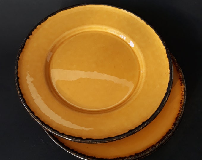 Pair of Pagnossin Treviso Terraglia Forte 775 Cake Plate in Sunny Yellow Colour with Rusty Brown Edge. Made in Italy. Marked.