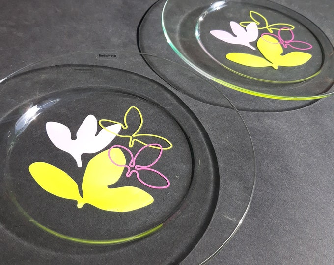 Set of 2 Boda Nova Sweden Clear Glass Plates with Painting in Middle. Pastel Spring Colours. Cake, Salad, Sandwich Plate. Not Used.