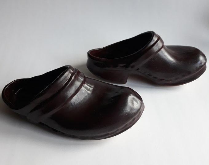Krukmakaren Hoganas Sweden. Pair of Dark Brown Ceramic Shoes Clogs - Ashtrays. Fun Vintage Ceramic Pieces. Swedish Pottery. Home Decor 70s.