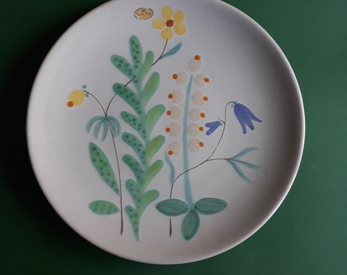 Anna Lisa Thomson Uppsala Ekeby Sweden Large Decorative Plate Ängsblom. Hand Painted with Stylized Flowers. Multicoloured. Swedish Pottery.
