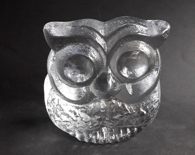 Skruf Glasbruk Sweden. Heavy Crystal Glass Owl Paperweight. Design by Lars Hellsten. Vintage Scandinavian Glass Home Decor. Bird Figurine.