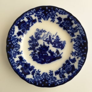 Antique Rörstrand Flow Blue Plate. Beautiful Old Swedish Porcelain Plate. Oriental Scene. Border Decorated with a Plant Motif. Collectable. image 2